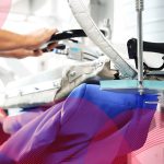 کار با اتوپرس صنعتی کارکرده در خشکشویی برای بررسی عملکرد قبل از خرید